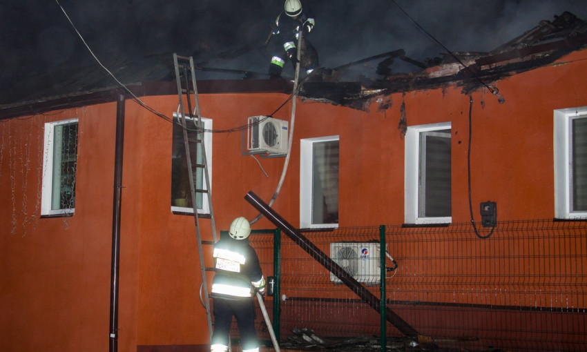 Пожар в Днепре: горела крыша жилого дома