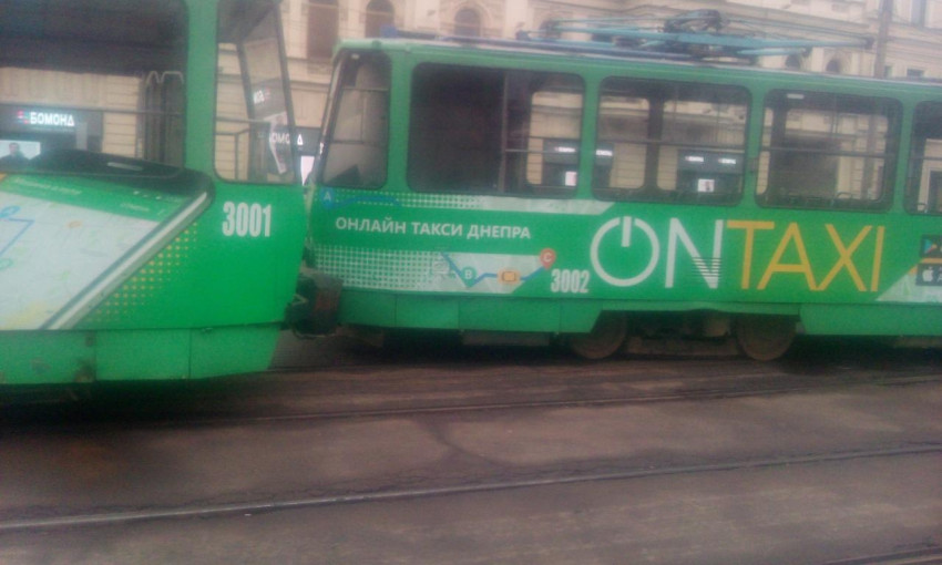 ДТП в Днепре: трамвай сошел с рельсов 