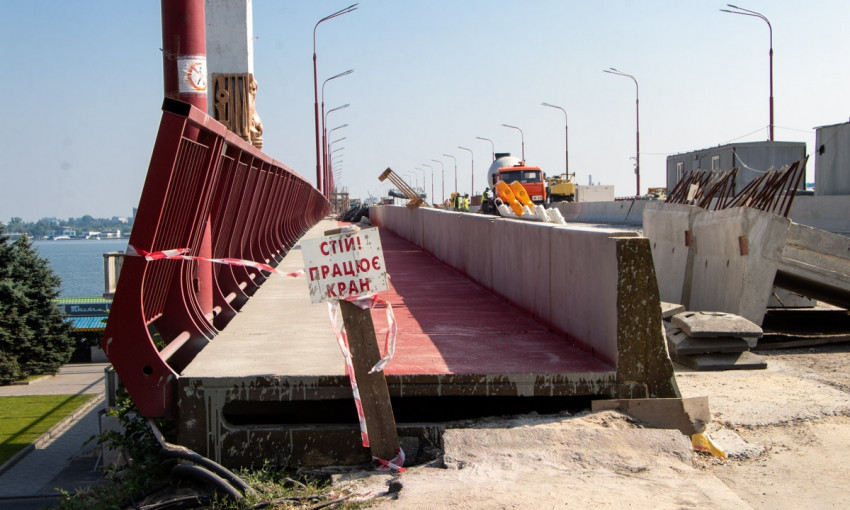 На Новом мосту появилась разметка для пешеходов и велосипедистов