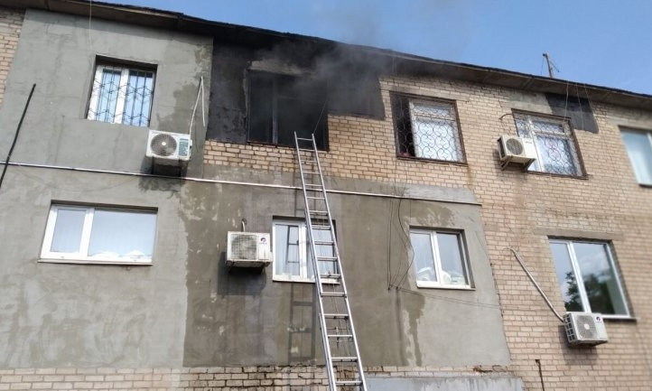 Пожар на Днепропетровщине: сотрудники ГСЧС тушили офисное здание