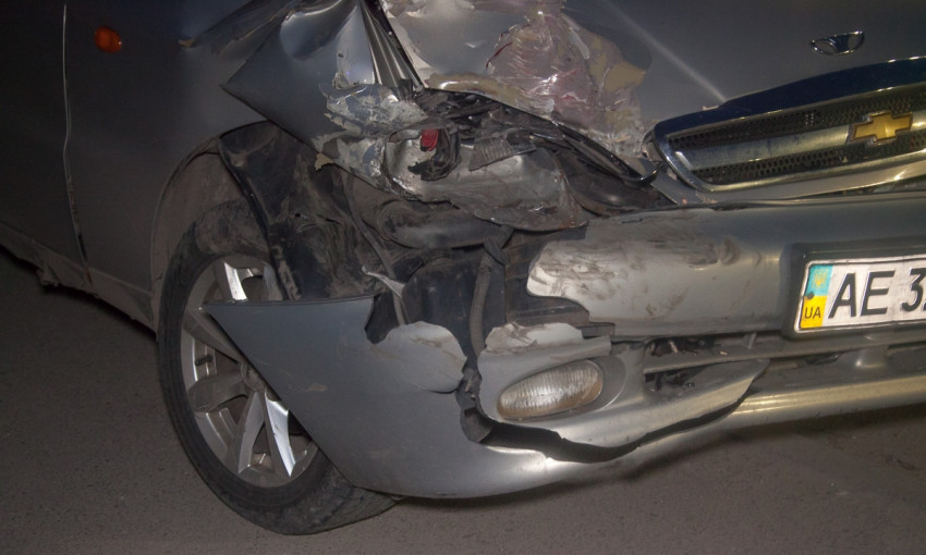 ДТП в Днепре: на дороге столкнулись два автомобиля