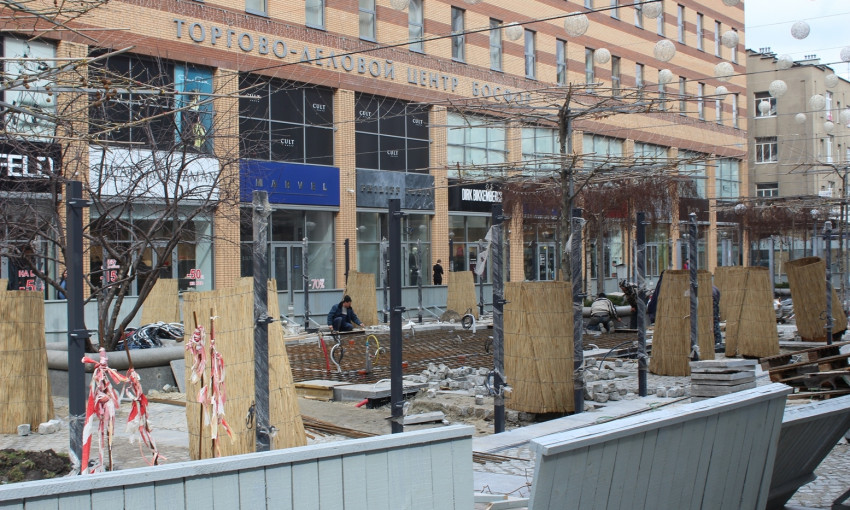 На Екатеринославском бульваре проходит строительство 