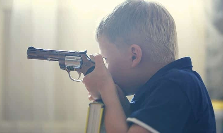 ЧП на Днепропетровщине: мальчик застрелил двухлетнюю сестру 