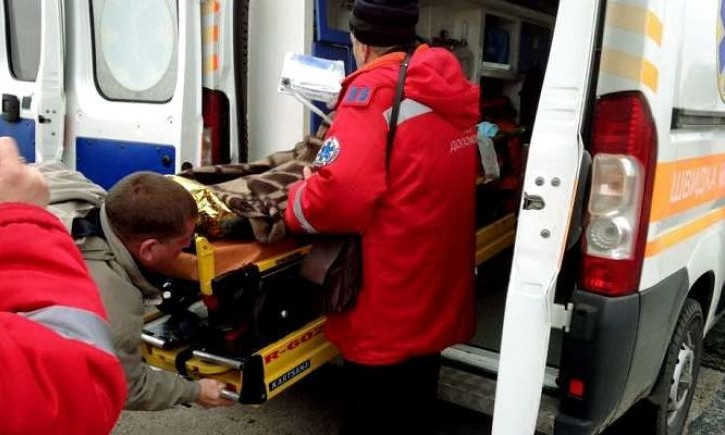 Бойцов из Днепра доставили в столичный госпиталь 