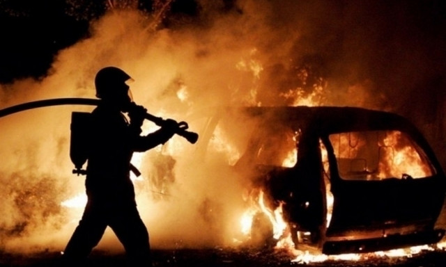 На Днепропетровщине пожарные тушили автомобиль 