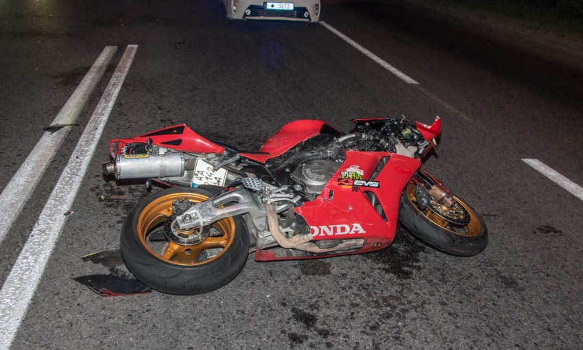 ДТП в Днепре: мотоциклист врезался в авто