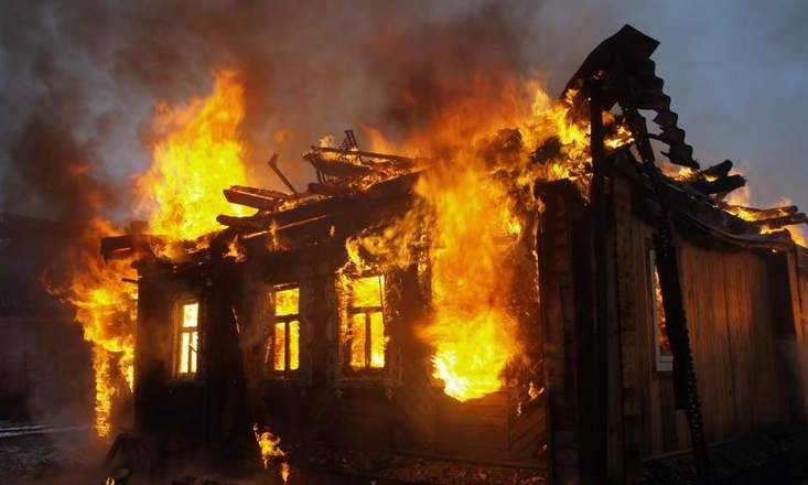 Пожар на Днепропетровщине: в одноэтажном доме сгорел мужчина 