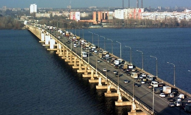 На Новом мосту в Днепре произошла авария 