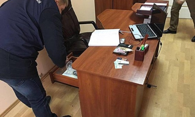 На Днепропетровщине директора предприятия уличили в коррупции 