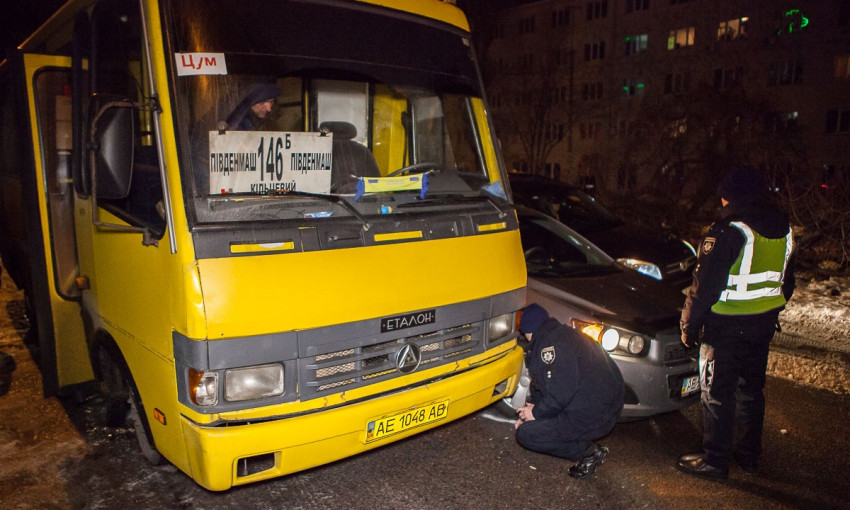 ДТП в Днепре: женщина за рулем протаранила маршрутный автобус 