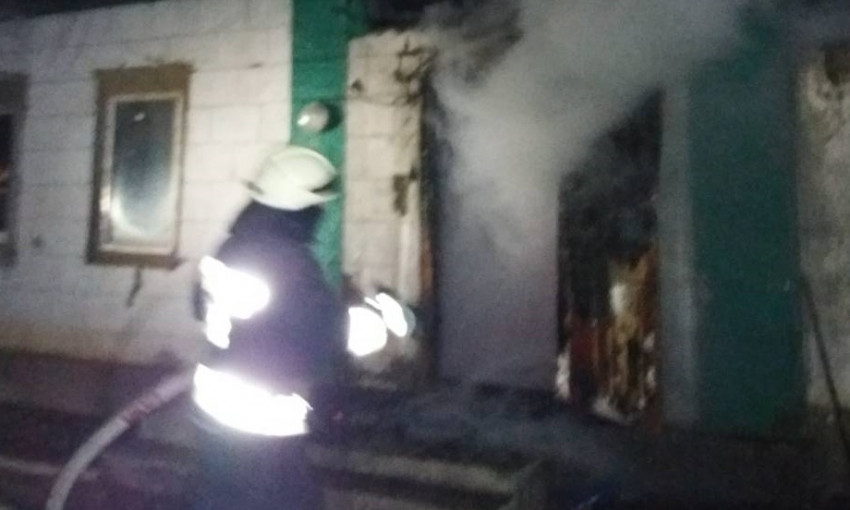 Пожар в Днепре: в частном доме пострадал мужчина 
