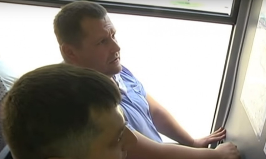 Борис Филатов протестировал новый троллейбус 