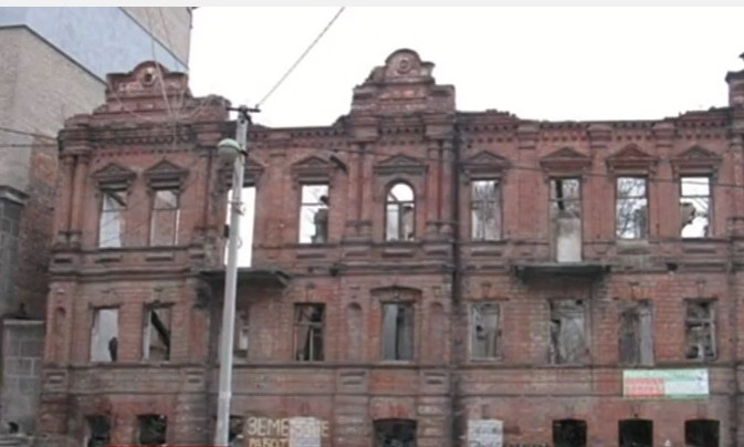 В Днепре разрушаются старые постройки 