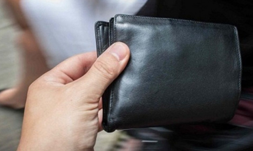 На Днепропетровщине у парня украли кошелек на улице 