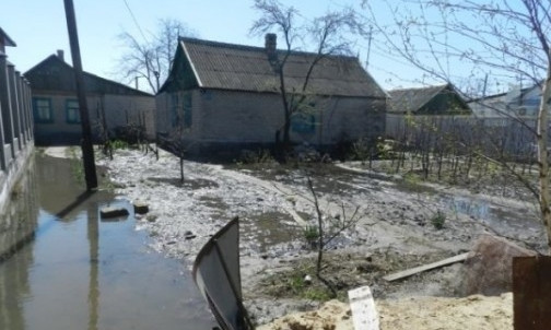 Талый снег подтапливает дома на Днепропетровщине 