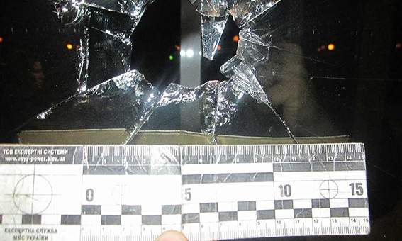 Полиция Днепра поймала хулигана, разбившего стекла в ОГА
