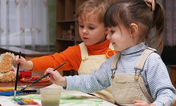 В Днепре проходит выставка детских картин