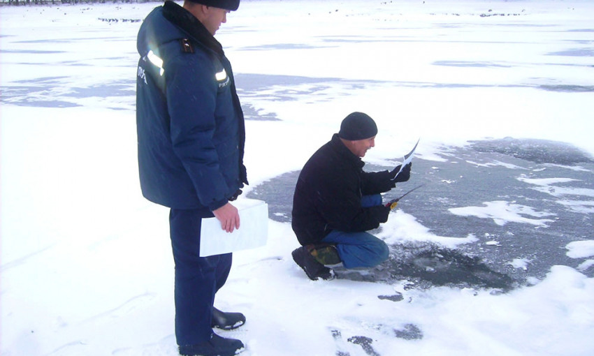 ЧП в Днепре: дети провалились под лед