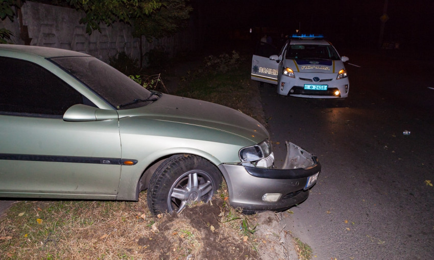 ДТП в Днепре: водитель уезжал от полиции и попал в аварию 