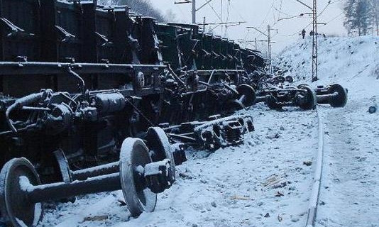 ЧП под Днепром: из-за воров вагон поезда сошел с рельсов 