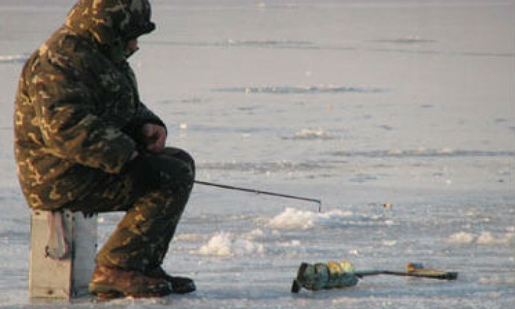На Днепропетровщине рыбаки рискуют жизнью из-за рыбы 