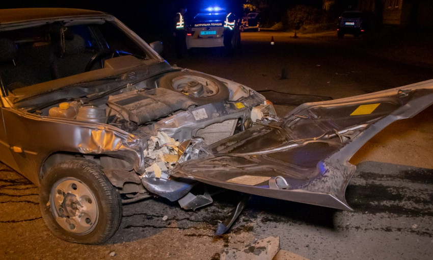 ДТП в Днепре: столкнулись автомобиль охраны Renault и ЗАЗ