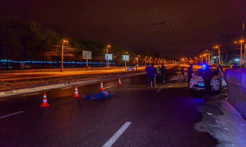 В Днепре Opel насмерть переехал мужчину: полиция ищет свидетелей 