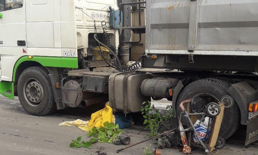 ДТП в Днепре: грузовик насмерть сбил пенсионерку 