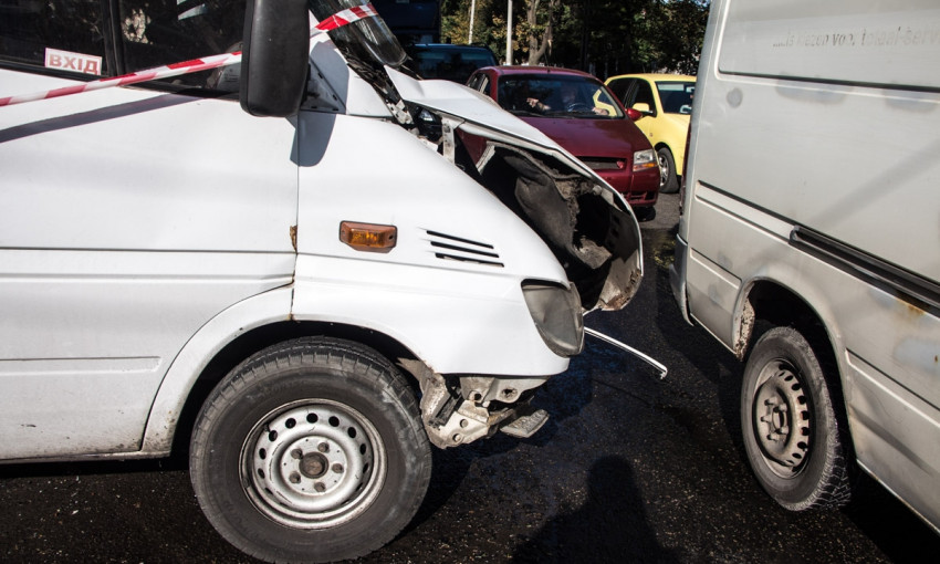 ДТП в Днепре: при столкновении авто погиб водитель маршрутки 