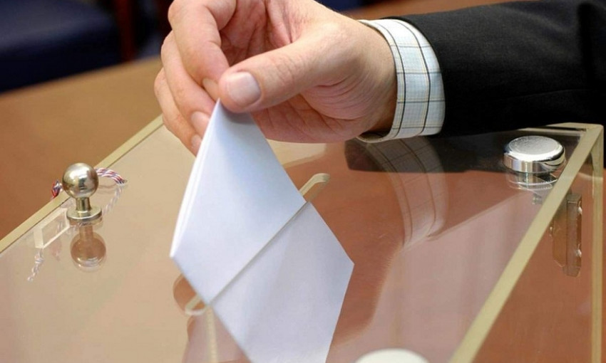 Довыборы в Днипре: кандидатский бум и 8 двойников 