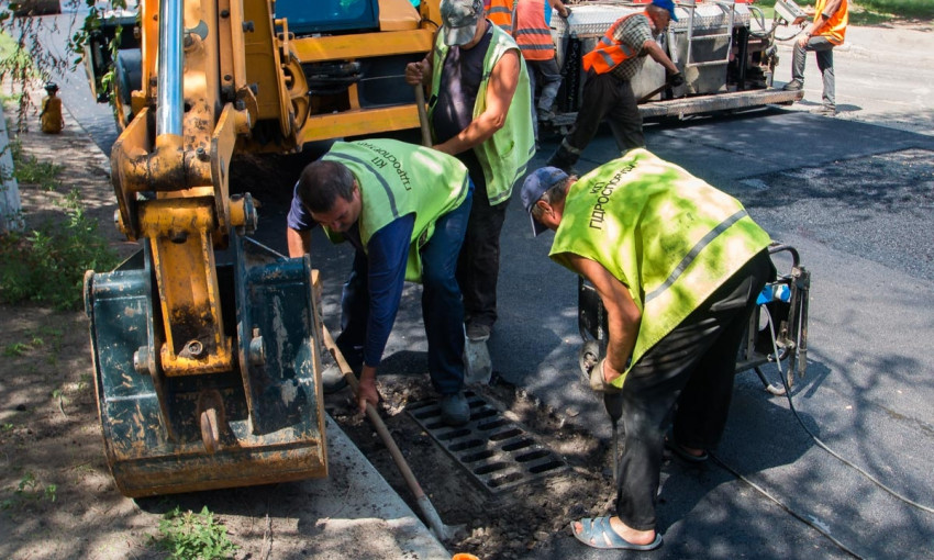 Ремонт дорог в Днепре: как проходят ремонтные работы на улице Березинской?