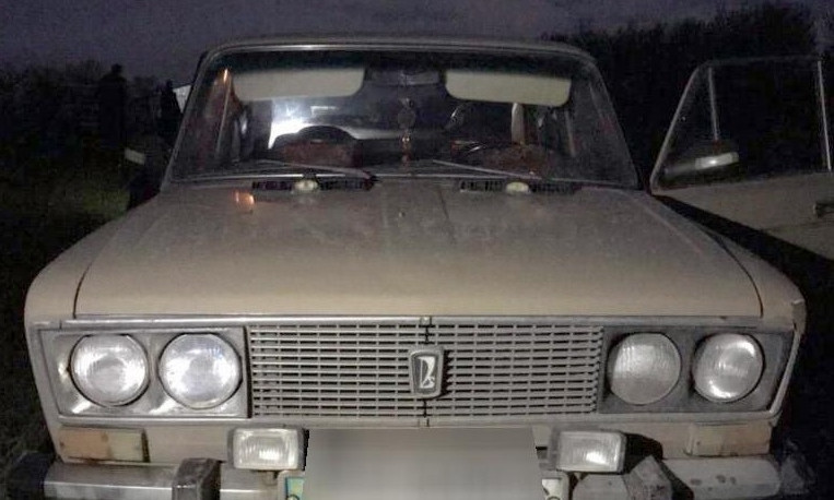 Под Днепром мужчина угрожал автомобилисту ножом и угнал авто