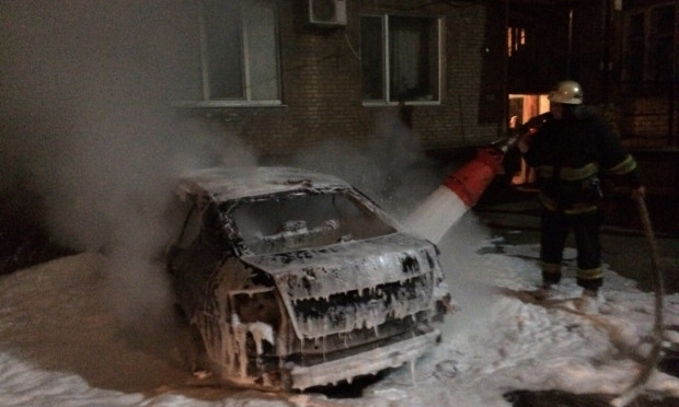 Взрыв на Днепропетровщине: возле жилого дома взорвался автомобиль 