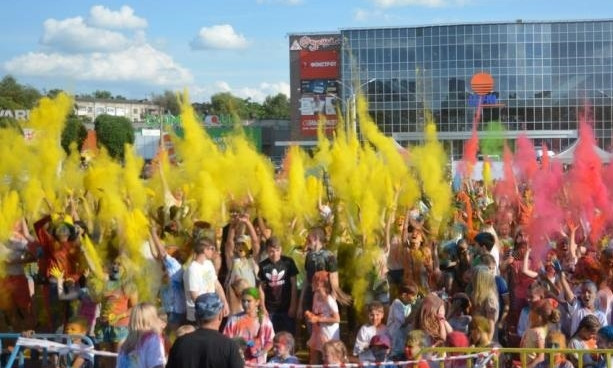 На Днепропетровщине прошел фестиваль красок 