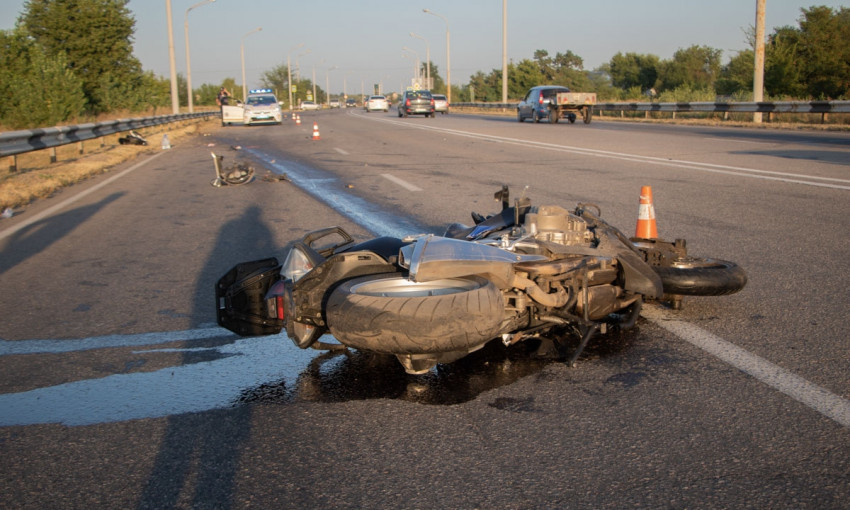 ДТП в Днепре: Citroen лоб в лоб столкнулся с мотоциклом