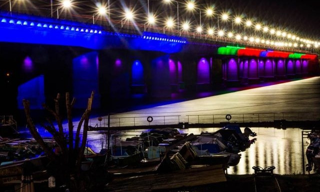 Подсветка на Кайдакском мосту: что думают горожане и чиновники?