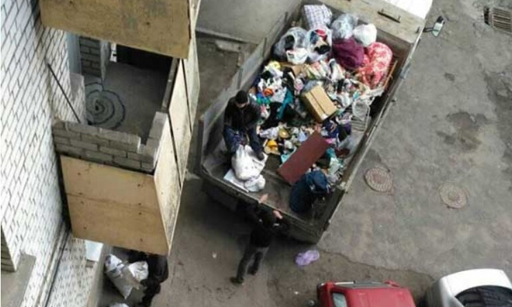 В Днепре женщина с синдромом Плюшкина собирала мусор в квартире 
