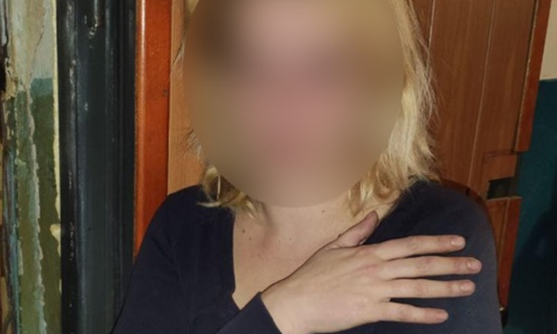 В Днепре девочка вызвала полицию во время драки пьяной матери с соседом