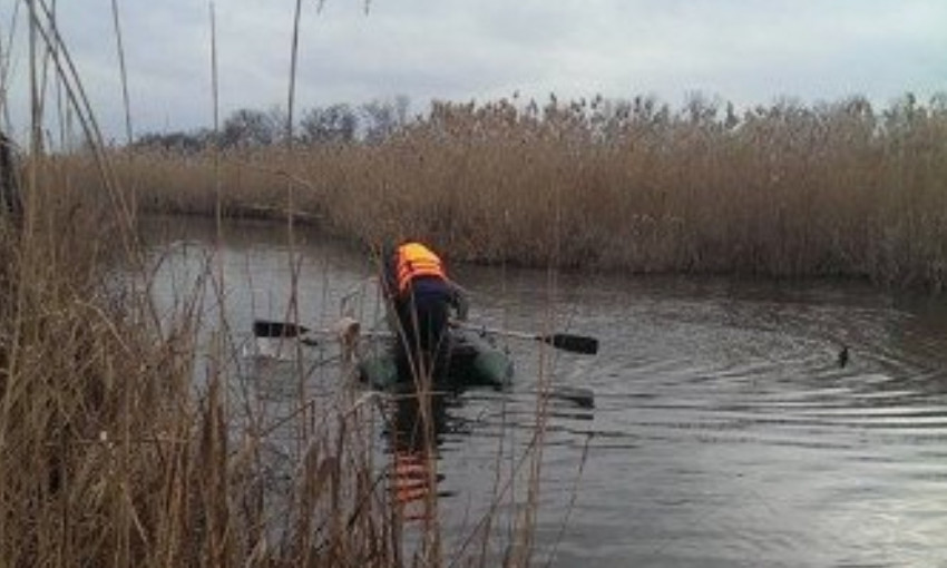 На Днепропетровщине спасатели вытащили из воды труп рыбака 