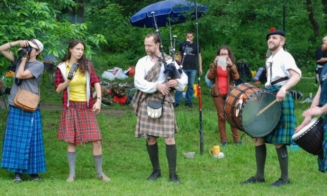 Жители Днепра перевоплотились в шотландцев 