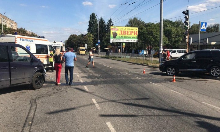 ДТП на Днепропетровщине: во время аварии пострадали три человека