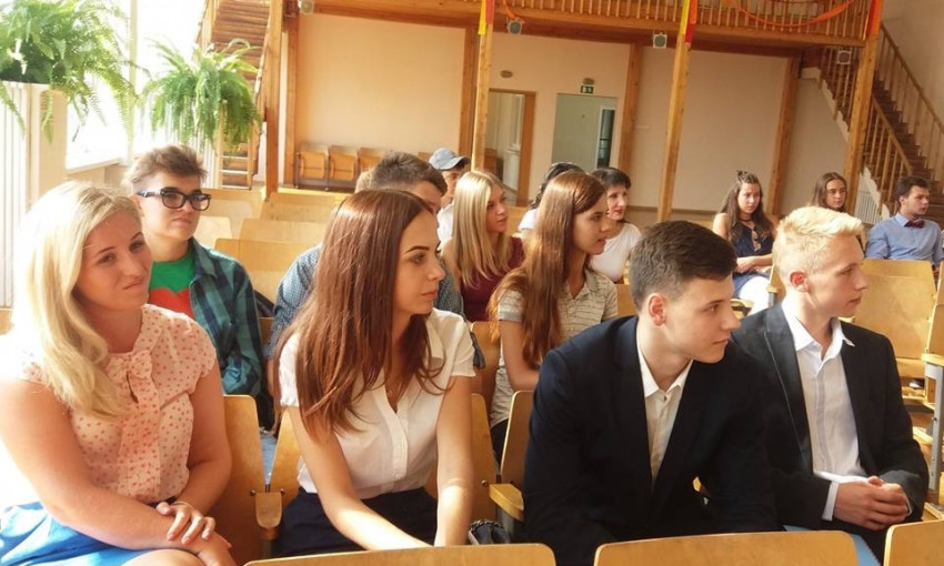 Школьников Днепра обучат грамотно вести дебаты 