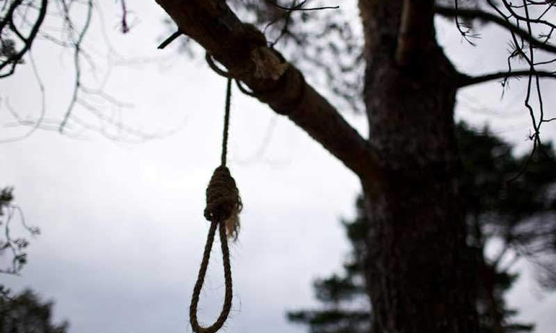 ЧП в Днепре: на Набережной Победы мужчина повесился на дереве 