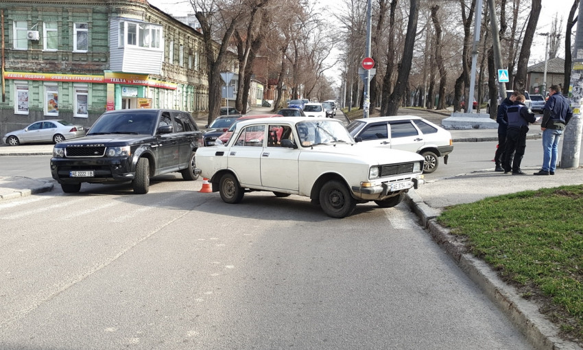ДТП в Днепре: на Сечевых Стрельцов столкнулись два авто