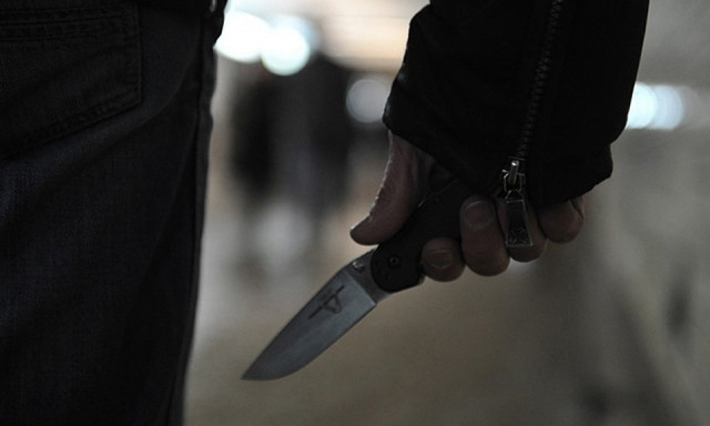В Днепре иностранцы напали с ножом на парня 