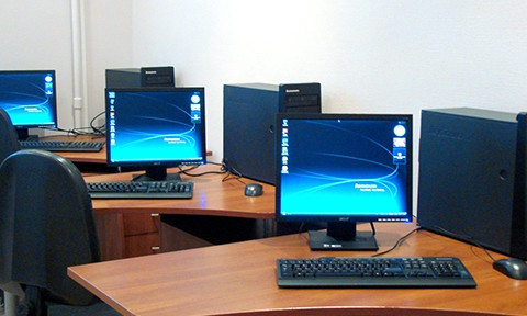 На Днепропетровщине школьникам подарили компьютеры 