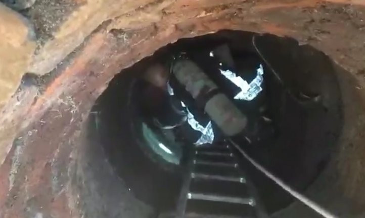 На Днепропетровщине двое мужчин провалились в канализационный люк