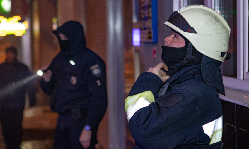 Пожар под Днепром: сотрудники ГСЧС тушили квартиру 