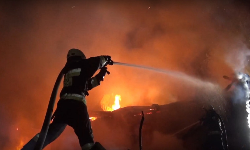 В Днепре пожарные тушили загоревшийся ресторан 
