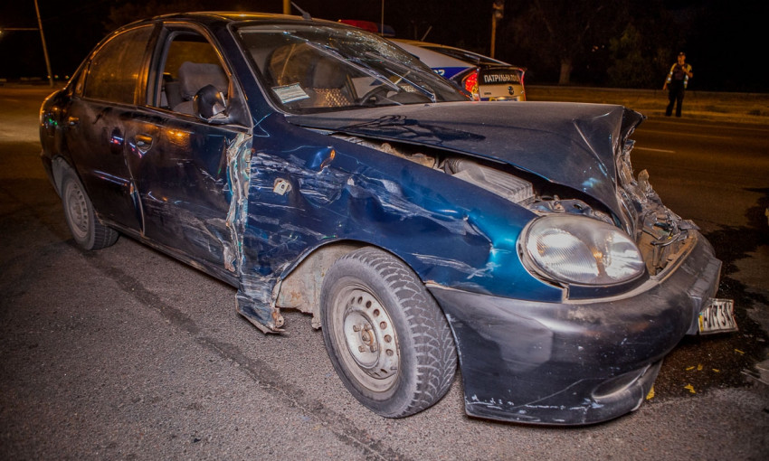 ДТП в Днепре: на дороге столкнулись три автомобиля 